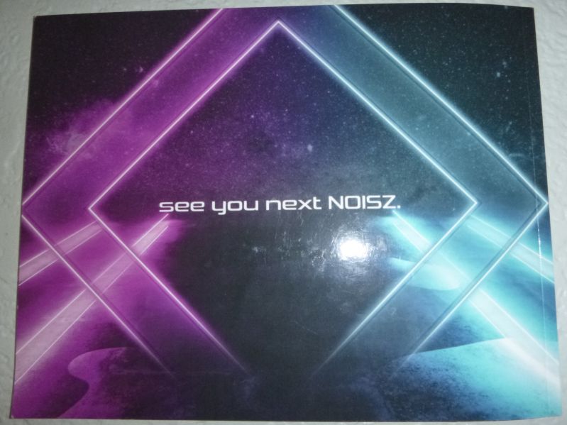 File:NOISZ SLFT Artbook (Back).jpg